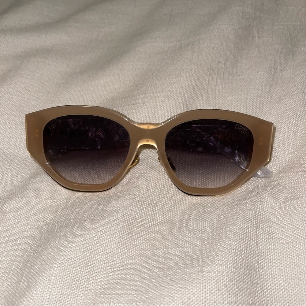 DEZI CHARGE IT SUNNIES